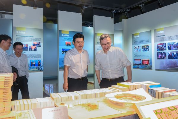 中国科学院院士、香港理工大学校长滕锦光一行来访威尼斯官网
